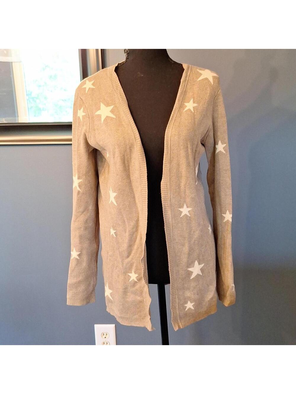 The impeccable pig gray and white Star Sweater Cardigan Size XS